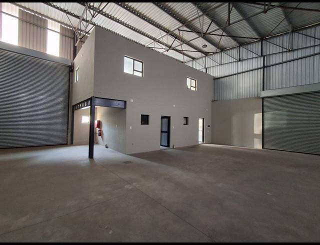 350M² WAREHOUSE TO LET IN CLEVELAND